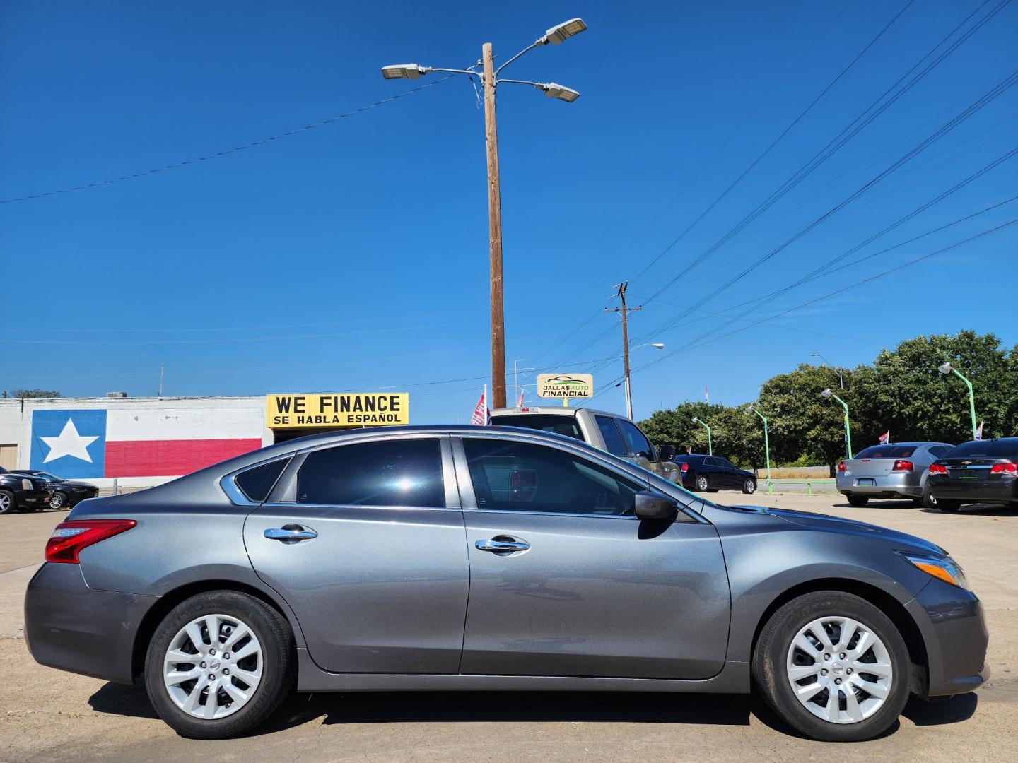 2017 Nissan Altima 2.5 S (1N4AL3AP1HN) with an 2.5L L4 DOHC 16V engine, CVT transmission, located at 2660 S.Garland Avenue, Garland, TX, 75041, (469) 298-3118, 32.885551, -96.655602 - Welcome to DallasAutos4Less, one of the Premier BUY HERE PAY HERE Dealers in the North Dallas Area. We specialize in financing to people with NO CREDIT or BAD CREDIT. We need proof of income, proof of residence, and a ID. Come buy your new car from us today!! This is a Very clean 2017 NISSAN ALTI - Photo#2